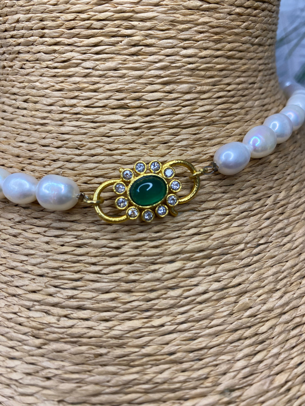 LE CHOKER - Collier perles d'eau douce & Cabochon en Agathe verte