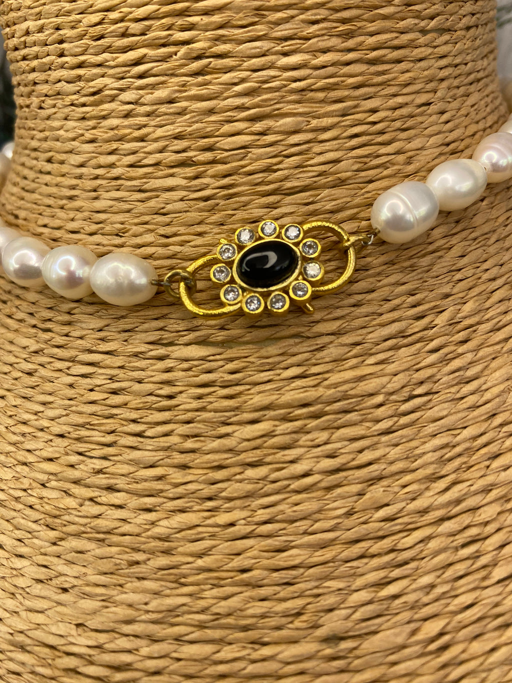 LE CHOKER - Collier Perles d'Eau Douce – Fermoir Onyx & Strass
