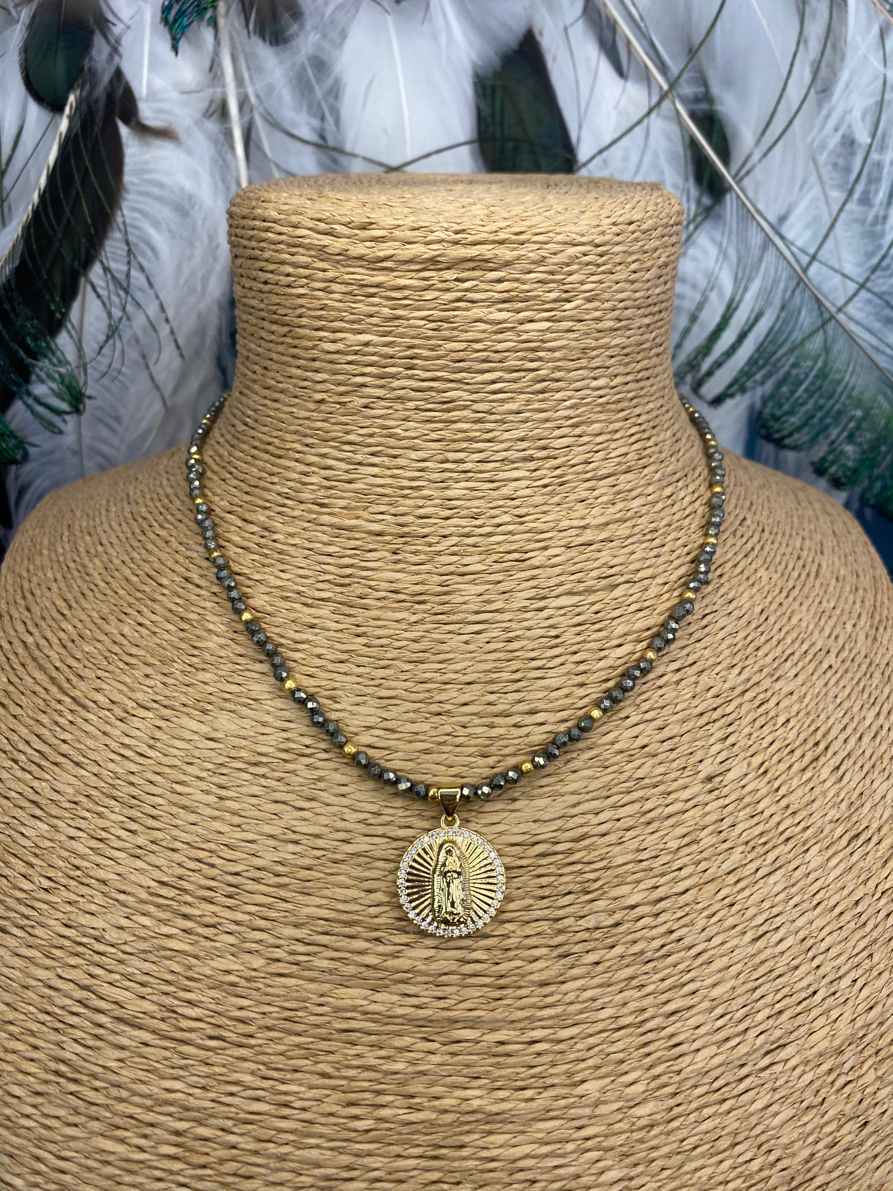 MADONE - Collier Pyrite & Médaille Madone – Fait Main