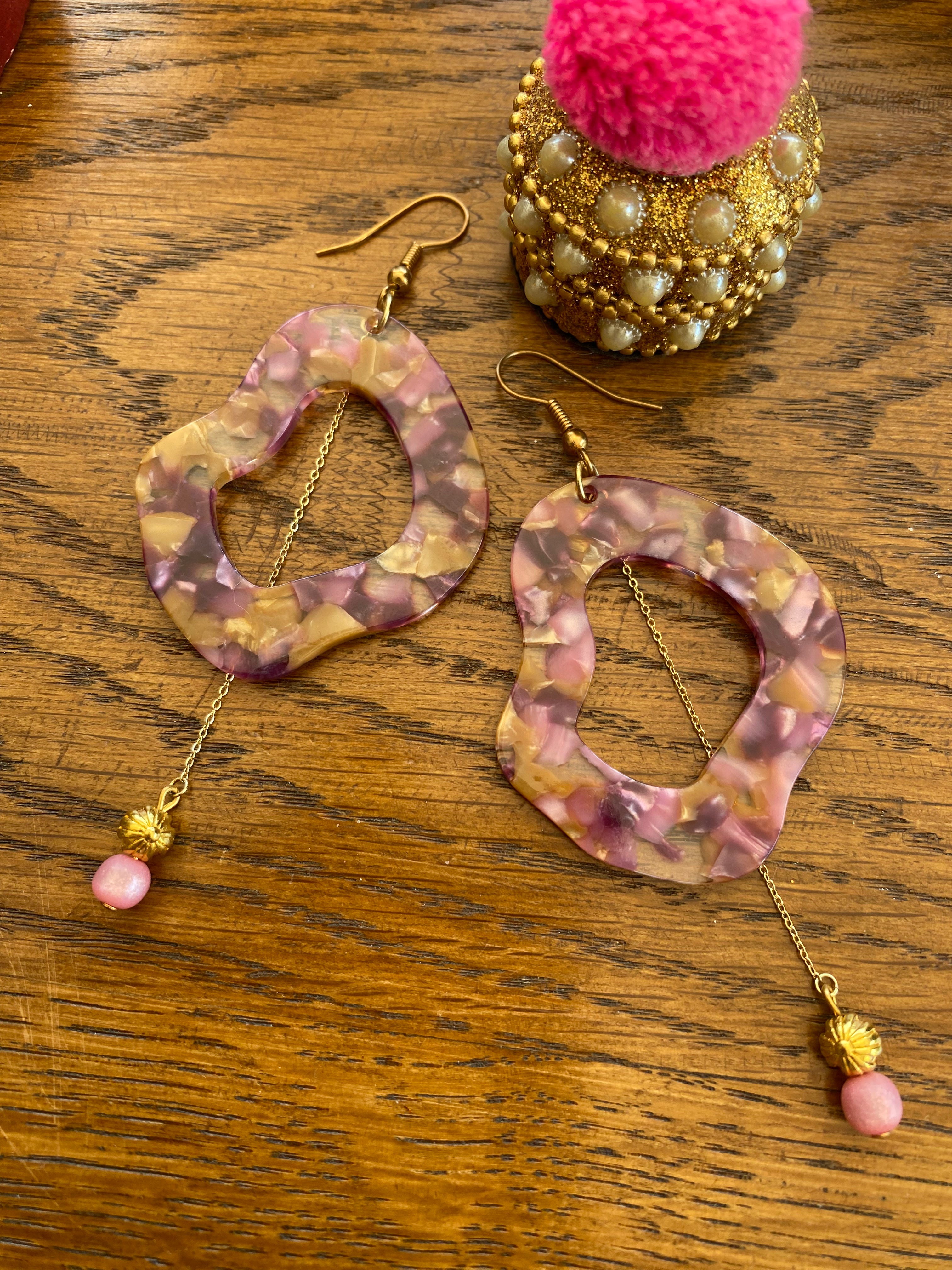 WAVY - Boucles d'oreilles en acétate marbré rose et caramel