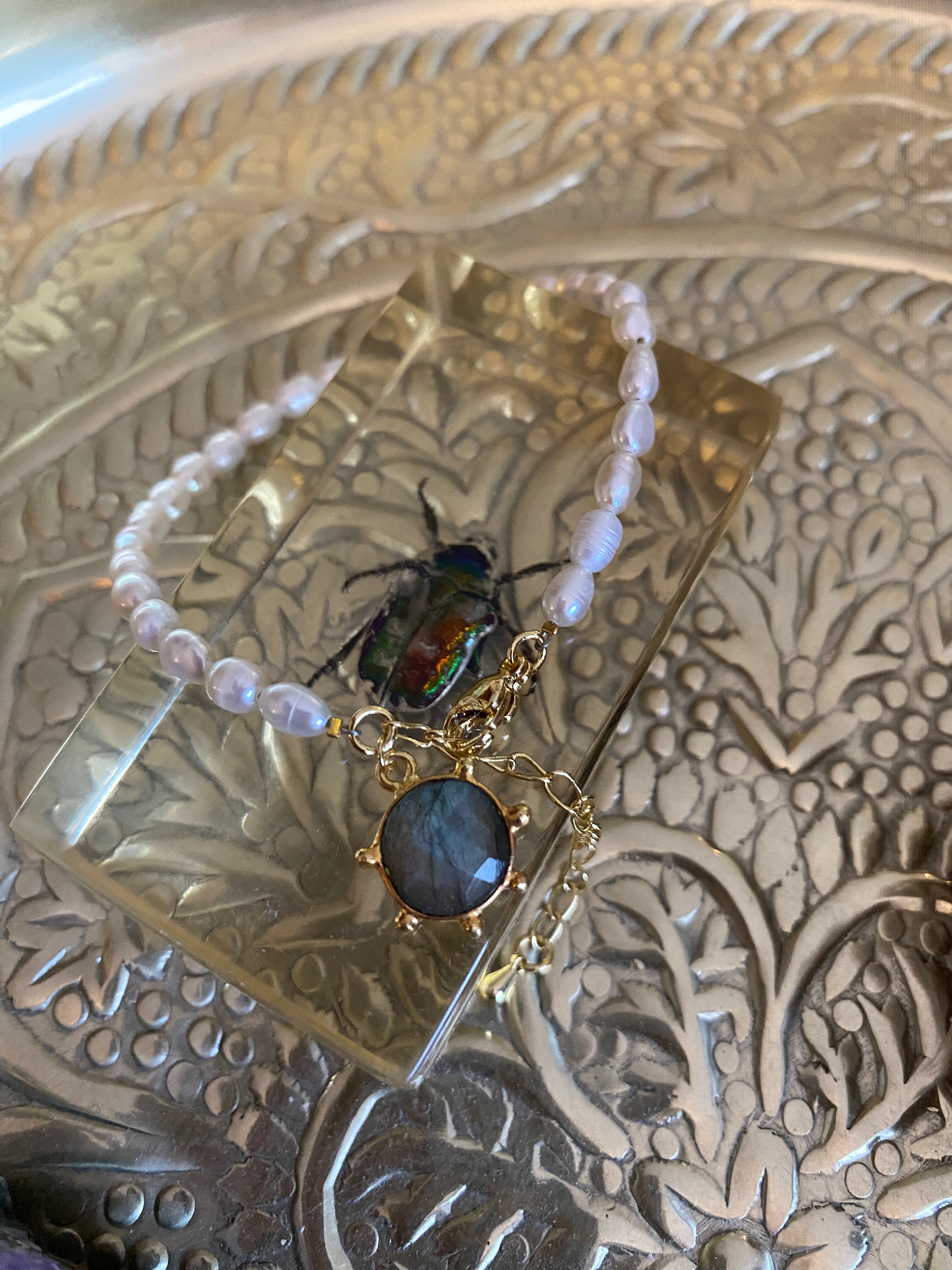 MON SOLEIL - Bracelet Perles d'Eau Douce & Charm Labradorite Fait Main